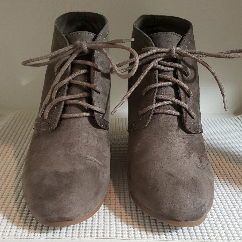 Arizona Jean Company Tan Lace Up Boots